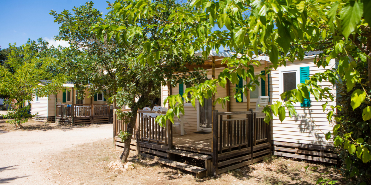 Les Chênes Blancs, camping agréé VACAF au cœur du Luberon